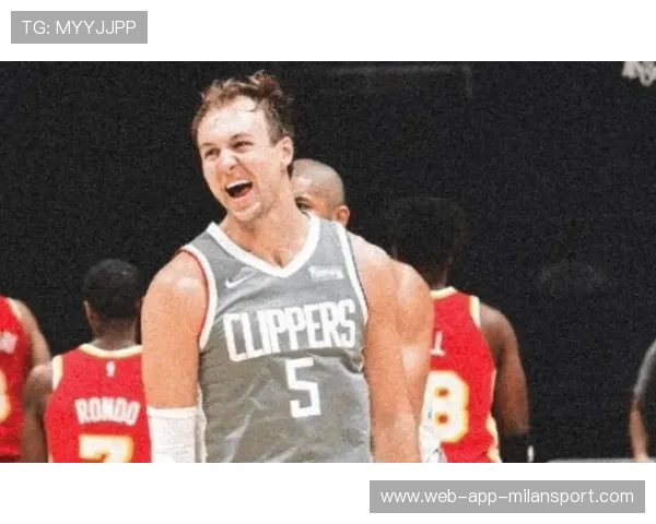 球员在关键时刻展现冷静完成罚球为球队夺胜，球员的状态