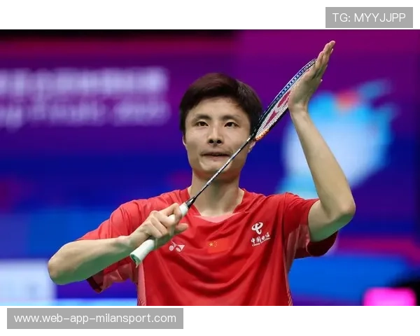 马来西亚羽毛球公开赛：石宇奇后场吊球秒杀对手，全场沸腾，马来西亚羽毛球队